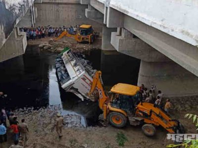 लखनऊ-दिल्ली मार्गावर भीषण अपघातात बस नाल्यात कोसळून २९ जणांचा मृत्यू