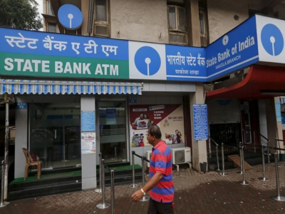 ATM Near Me | बँक ग्राहकांना मोठा धक्का! आता ATM मधून कॅश काढणे महागणार, हि बँक फी वाढवणार