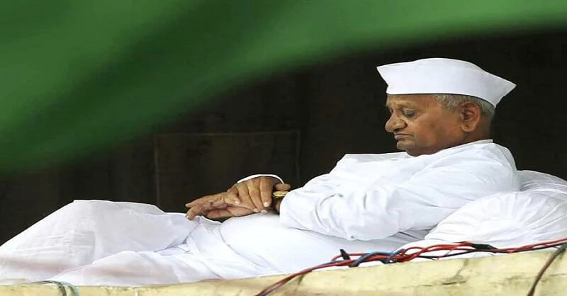 Anna-hazare-sleeping