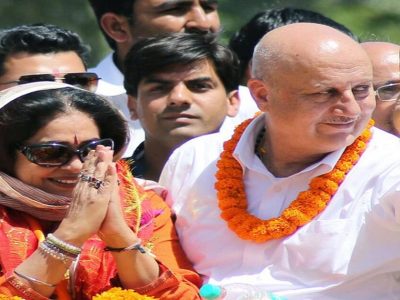 BJP MP Kirron Kher | मला मतं देत नाहीत त्यांना चप्पलने मारलं पाहिजे, मोदी भक्त अनुपम खेर यांच्या खासदार पतीचं वक्तव्य