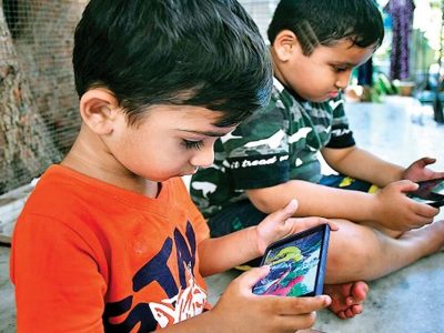 Children Mobile Addiction | मोबाइलचे व्यसन मुलांसाठी खूप धोकादायक, फॉलो करा या टिप्स, मुले स्वत: सोडून देतील मोबाईल