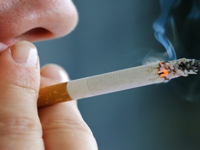 Cigarettes Expiry Date | सिगारेटचीही एक्सपायरी डेट असते, पण पाकिटावर का देत नाहीत माहिती आहे का?, मग हे वाचा Cigarettes Expiry Date | सिगारेटचीही एक्सपायरी डेट असते, पण पाकिटावर का देत नाहीत माहिती आहे का?, मग हे वाचा
