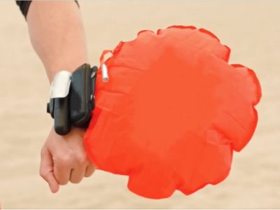Swimming Portable Gadget | स्विमिंग आवडते पण बुडण्याची भीती? हे पोर्टेबल गॅझेट खोल पाण्यातही बुडण्यापासून बचाव करेल
