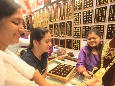 Gold Price Today | यूएस फेडच्या बैठकीपूर्वी सोन्याच्या दरात घसरण, स्वस्त सोनं खरेदी करण्याची संधी मिळणार? जाणून घ्या सर्वकाही