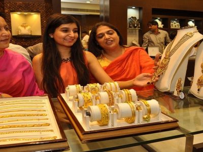 Gold Price Today | खुशखबर! आज सोन्या-चांदीच्या दरात घसरण, सराफा बाजारात लगबग वाढली, नवे दर जाणून घ्या