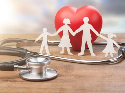 Health Insurance | कमी प्रीमियम आणि उत्तम कव्हर असलेली कोणती योजना तुमच्यासाठी सर्वोत्तम आहे? | जाणून घ्या