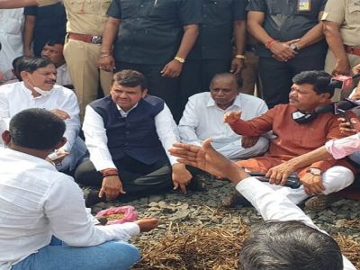 Heavy Rain Marathwada Flood | अतिवृष्टीने शेतकरी संकटात | शेतकऱ्यांच्या व्यथा शासन दरबारी मांडू – फडणवीस