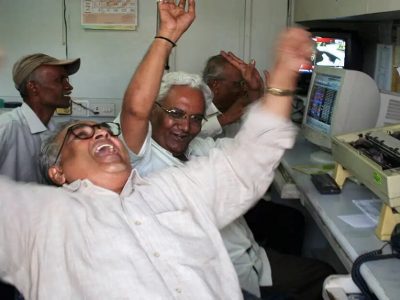 Hot Stocks | आज या 10 शेअर्सनी फक्त एकदिवसात 20 टक्क्यांपर्यंत जबरदस्त परतावा दिला | स्टॉक्सची यादी
