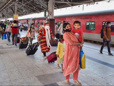 IRCTC Train Ticket Rules | ट्रेनचं तिकीट नसले तरी टीटीई ट्रेनमधून उतरवू शकत नाही, जाणून घ्या हा नियम