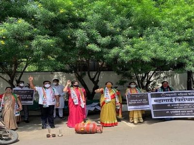 महागाईने जीवनावश्यक वस्तूंचे दर गगनाला, लोकांना जगण्यापेक्षा मरण स्वस्त वाटू लागलंय – राष्ट्रवादीचं आंदोलन
