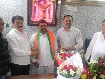 ‘हॅपी बर्थडे’च्या नावाखाली मनसे शहराध्यक्षाला भाजपचा मफलर घालत पक्षप्रवेश घडवला? | काय सत्य?