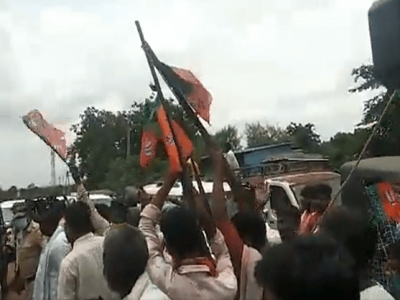 VIDEO | कर्नाटक भाजपची तालिबान स्टाईल जन आशीर्वाद यात्रा | रायफल्सला पक्षाचा झेंडे अन गोळीबार