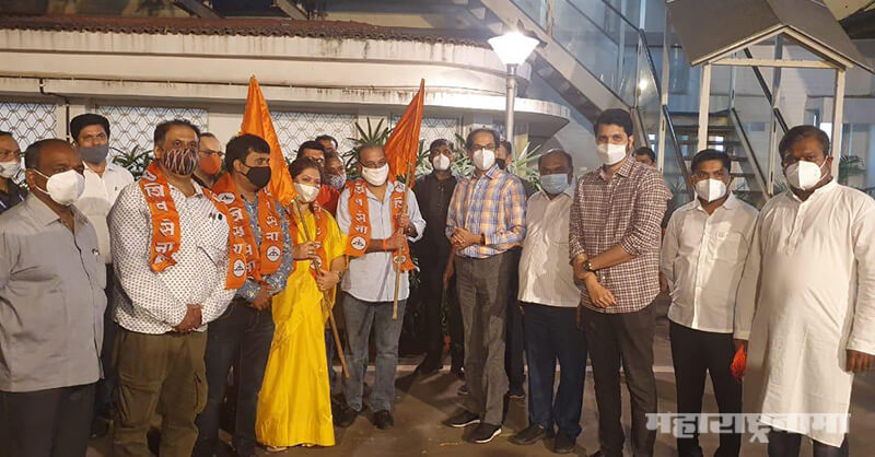 Former MLA Krishna Hegde, MNS Juili Shende, joined shivsena