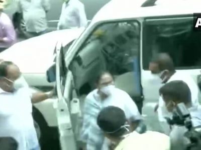 प. बंगाल | सीबीआय’च्या TMC नेत्यांवर धाडी, ममता बॅनर्जी थेट CBI कार्यालयात