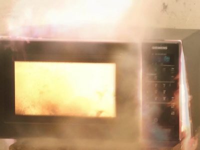 Microwave Blast Alert | मायक्रोवेव्हचा बॉम्बसारखा स्फोट होईल! आजच या चुका सुधारा, अन्यथा अनर्थ होईल
