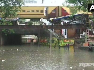 मुसळधार पावसाने मुंबईला झोडपले; पाणी साचल्याने अनेक मार्ग देखील बंद
