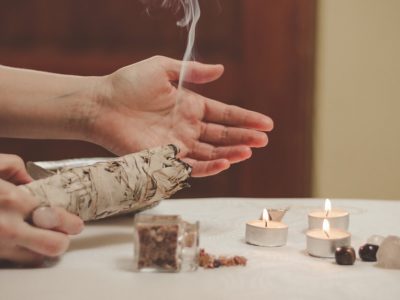 Negative Energy at Home | घरात नकारात्मक ऊर्जा चांगली नव्हे, तुमच्या घरात आहे ? असं ओळखा आणि हे उपाय करा