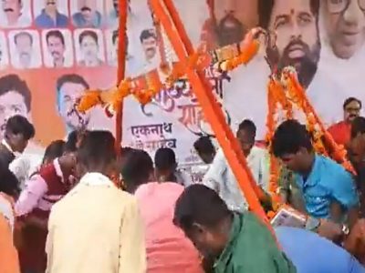 VIDEO | पैठणमध्ये मुख्यमंत्र्यांनी लाडू-पेढ्याची तुला नाकारल्याचं बघून भुमरेंच्या कार्यकर्त्यांनी लगेच लाडू पेढे पळवले