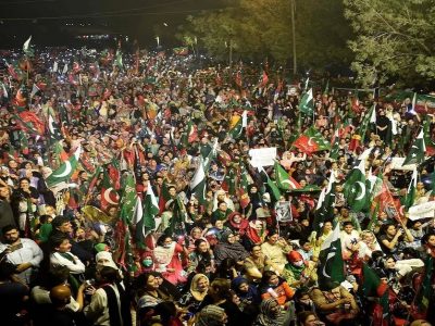 Pakistan Economic Crisis | पाकिस्तानात टोमॅटो 500 रुपये किलो, कांदा 400 रुपये किलो, बटाटे 120 रुपये किलो, अर्थव्यवस्था संकटात