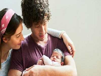 Parenting | तुम्ही कमी वयात आई बनणार आहात का? | वाचा या टिप्स