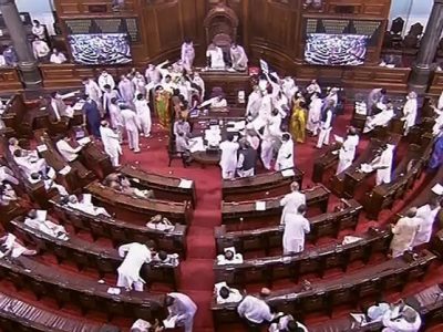 मोदी-शहांच्या उपस्थितीत चर्चा व्हावी | पेगासस प्रकरणी संसदेत गदारोळ, प्रचंड घोषणाबाजी