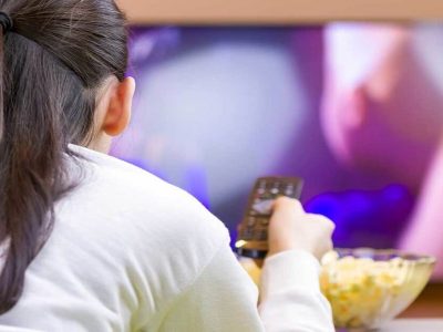 TV Remote & Electricity Bill | तुम्ही सुद्धा दिवसातून अनेकदा Remote ने TV चालू-बंद करता का? तुमचा एवढा पैसा वाया जातोय