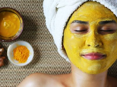 Turmeric Skin Benefits | सौंदर्यासाठी हळदीचं महत्व सर्वाधिक, तुमचा चेहरा सुंदर आणि चमकदार दिसण्यासाठी या टिप्स फॉलो करा