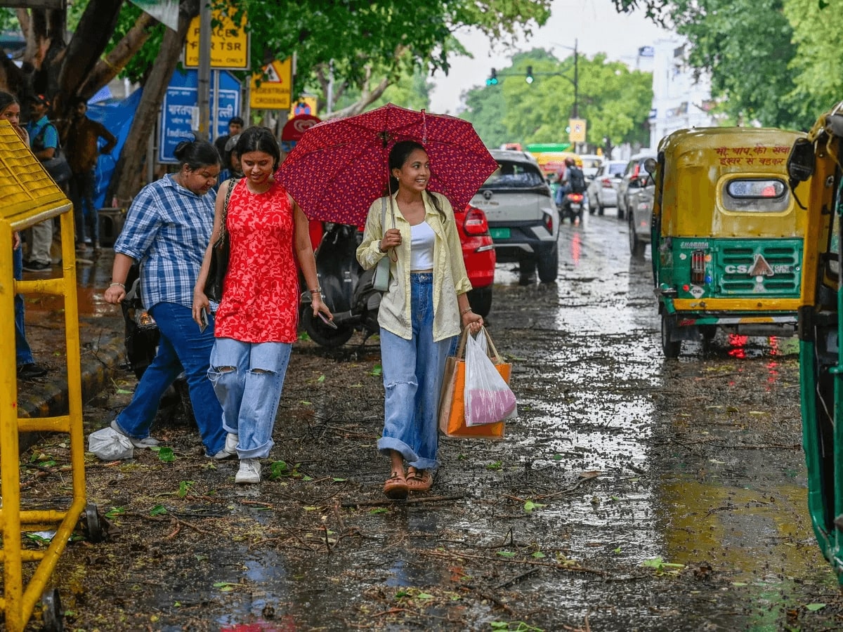Weather Today | महाराष्ट्रात वेळेच्या अगोदर आला मान्सून, अनेक भागांमध्ये ऑरेंज अलर्ट जारी Weather Today | महाराष्ट्रात वेळेच्या अगोदर आला मान्सून, अनेक भागांमध्ये ऑरेंज अलर्ट जारी