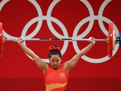 Tokyo Olympics 2020 | वेटलिफ्टिंगमध्ये मीराबाई चानूने भारताला मिळवून दिले पहिले पदक | रौप्यपदक जिंकले