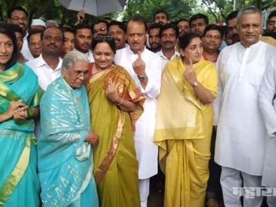 अजित पवार कुटुंबीयांनी काटेवाडीत आपला मतदानाचा हक्क बजावला.