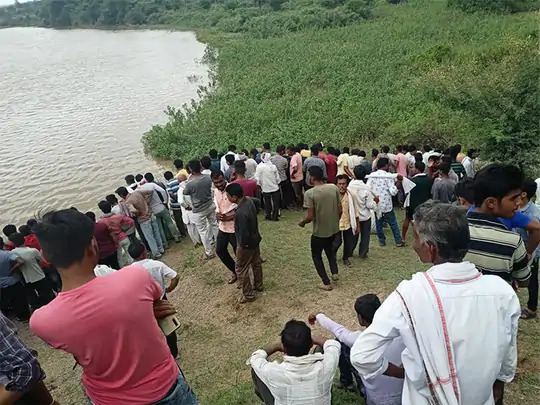 boat-accident-in-amravati-11-members-of-family-drown