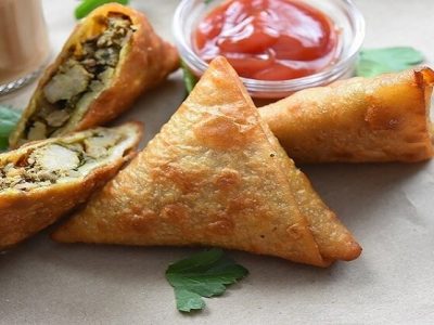 Special Recipe | नाश्त्याला बनवा स्पायसी चिकन सामोसा – पहा रेसिपी