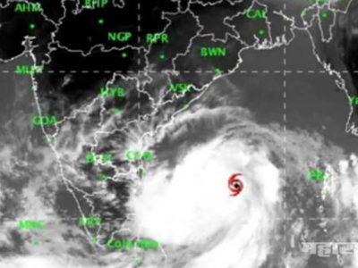 ‘फनी’ चक्रीवादळ ओडिशा किनाऱ्यावर थडकलं! लाखोंचे स्थलांतर