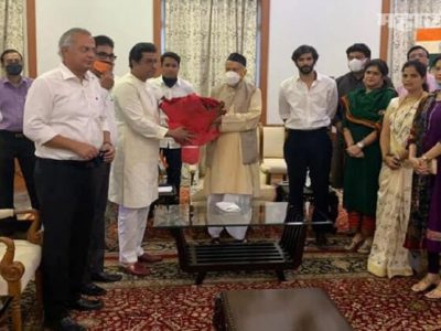 राज ठाकरेंनी घेतली राज्यपालांची भेट | शरद पवारांना भेटण्याचा सल्ला