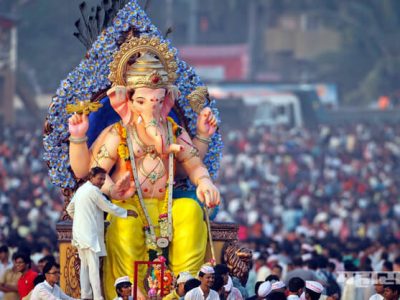 बाप्पाच्या भक्तांना यंदा मंडपात ना दर्शन, ना हार-फुलेही अर्पण करता येणार