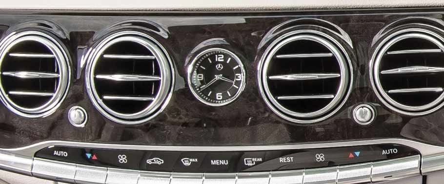 mercedes-Benz-s-class-navigation-or-infotainment-mid-closeup