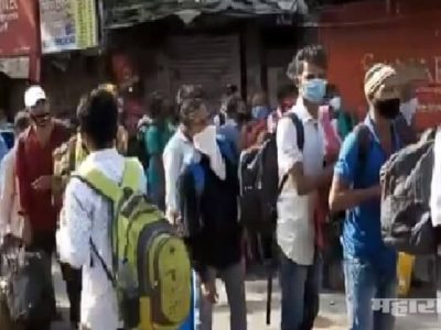 धारावीत परिस्थिती सुधारत असताना गावाला जाण्यासाठी धारावीतील मजुरांची रस्त्यावर गर्दी