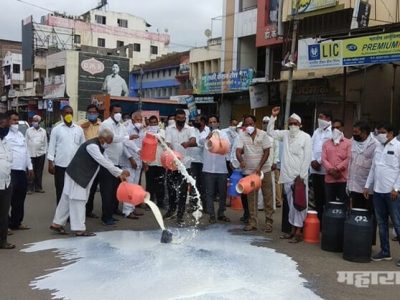 राज्यातील दूध उत्पादक शेतकऱ्यांच्या आंदोलनाला सुरुवात