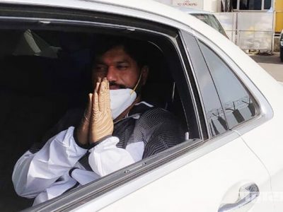 धनंजय मुंडे कोरोनामुक्त, डिस्चार्ज वेळी रुग्णालयातील कर्मचाऱ्यांचे आभार मानले