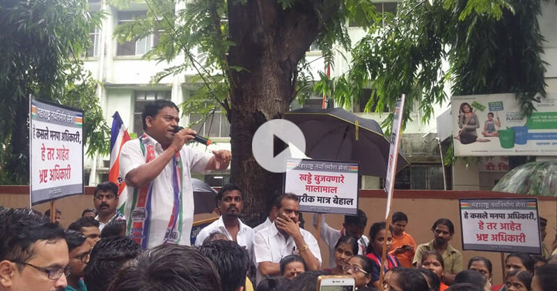 Mulund MNS protestors with unique Funeral rally of BMC Mulund MNS protestors with unique Funeral rally of BMC