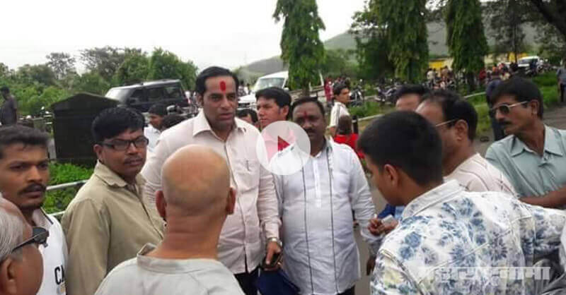 MNS Vaibhav khedekar airplan got back from Ramdas Kadam MNS Vaibhav khedekar airplan got back from Ramdas Kadam