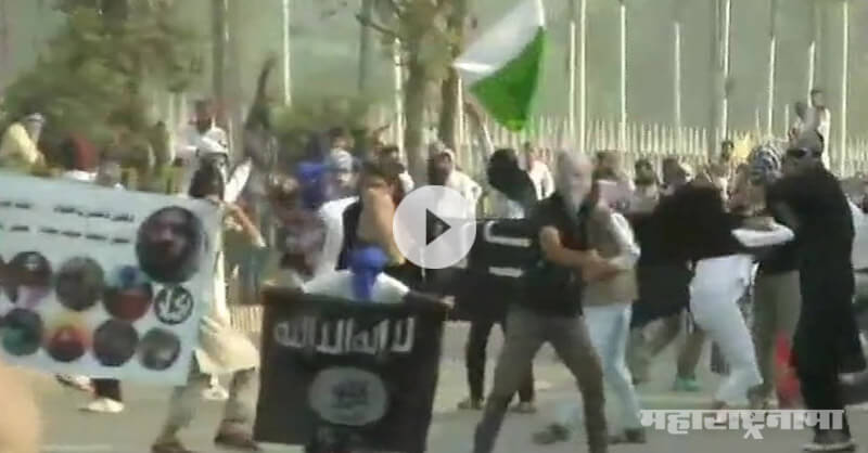 Pakistan and Isis flags in Kashmir on the occasion of Bakri Eid