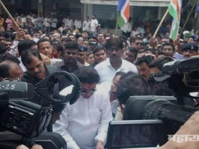 MNS Chief Raj Thackeray visited girgaon to meet ganesh mandals