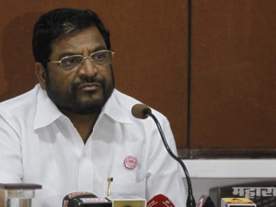 Swabhiani Shetkari raju shetty gives 2 days to congress ncp to meet demand on loksabha seats