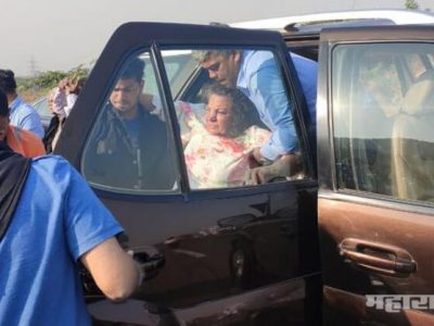 ज्येष्ठ अभिनेत्री शबाना आझमी यांच्या गाडीला भीषण अपघात