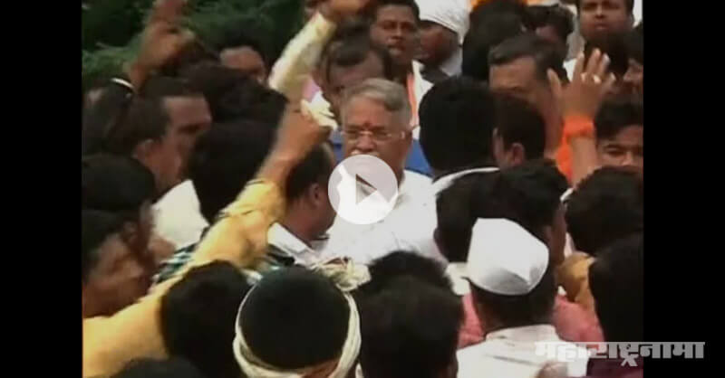 Angry Maratha Kranti Protestors opposed MP Chandrakant Khaire Angry Maratha Kranti Protestors opposed MP Chandrakant Khaire