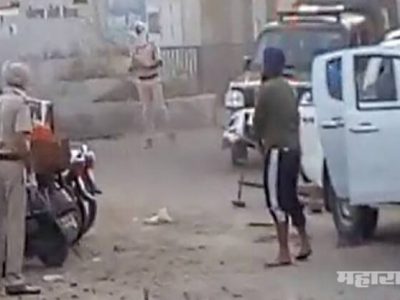 कोरोना आपत्ती: टवाळखोरांनी पोलिसाचा तलवारीने हात छाटला