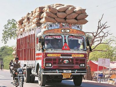 अत्यावश्यक वस्तू आणि इतर सर्वप्रकारच्या माल वाहतुकीला केंद्राची परवानगी