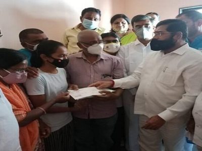 स्वप्नील लोणकरच्या कुटुंबियांना शिवसेनेची 10 लाखाची मदत | स्वप्नीलच्या बहिणीच्या शिक्षणाचा खर्च उचलणार – एकनाथ शिंदे