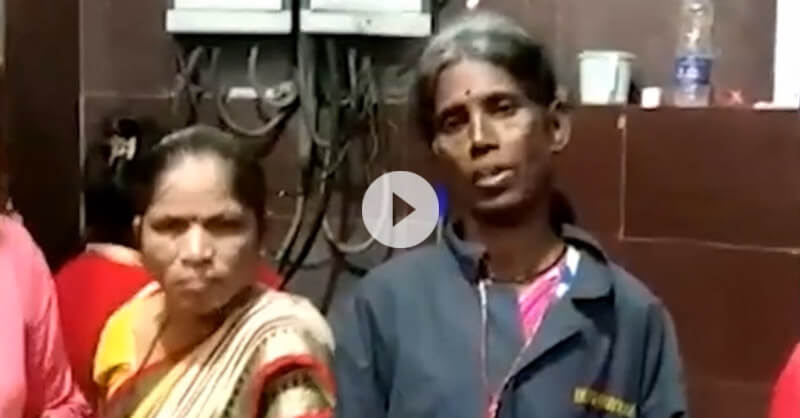 Women’s loot in the toilet room of the railway station, but how men inside Women’s loot in the toilet room of the railway station, but how men inside